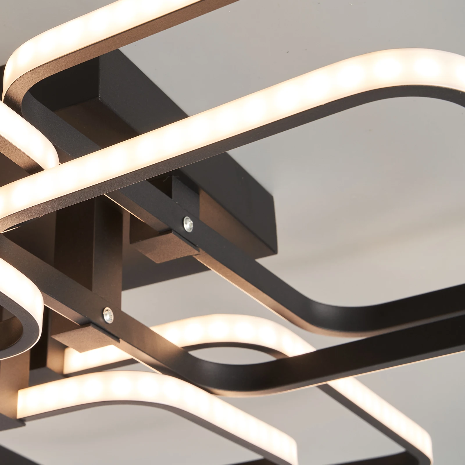 Low-profile semiflush mount