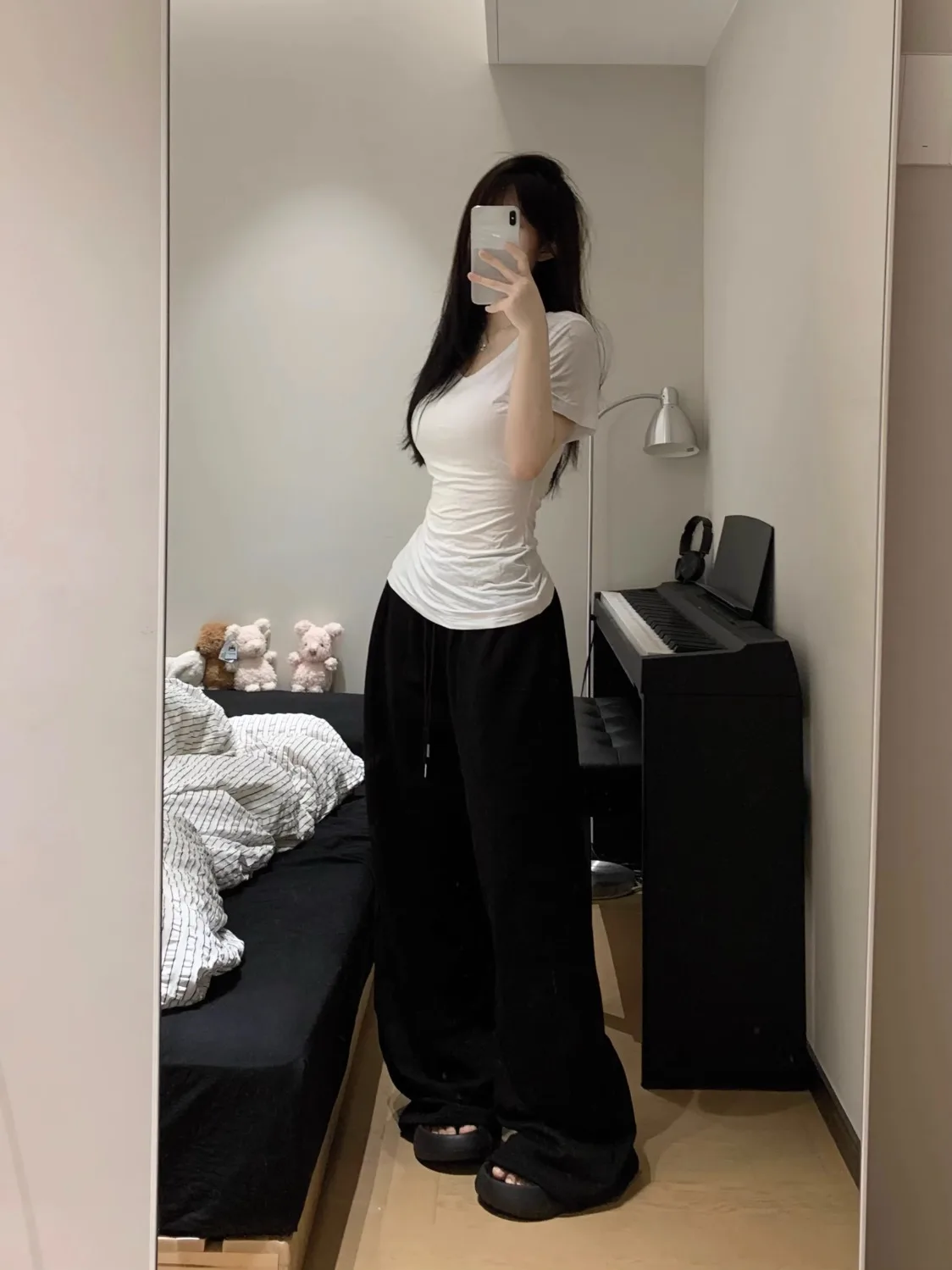 Description Picture 4 of itemDeeptown Grey Sweatpants Wide Leg Pants Women Casual Oversize Sports Trousers Korean Fashion Streetwear Vintage Straight Joggers