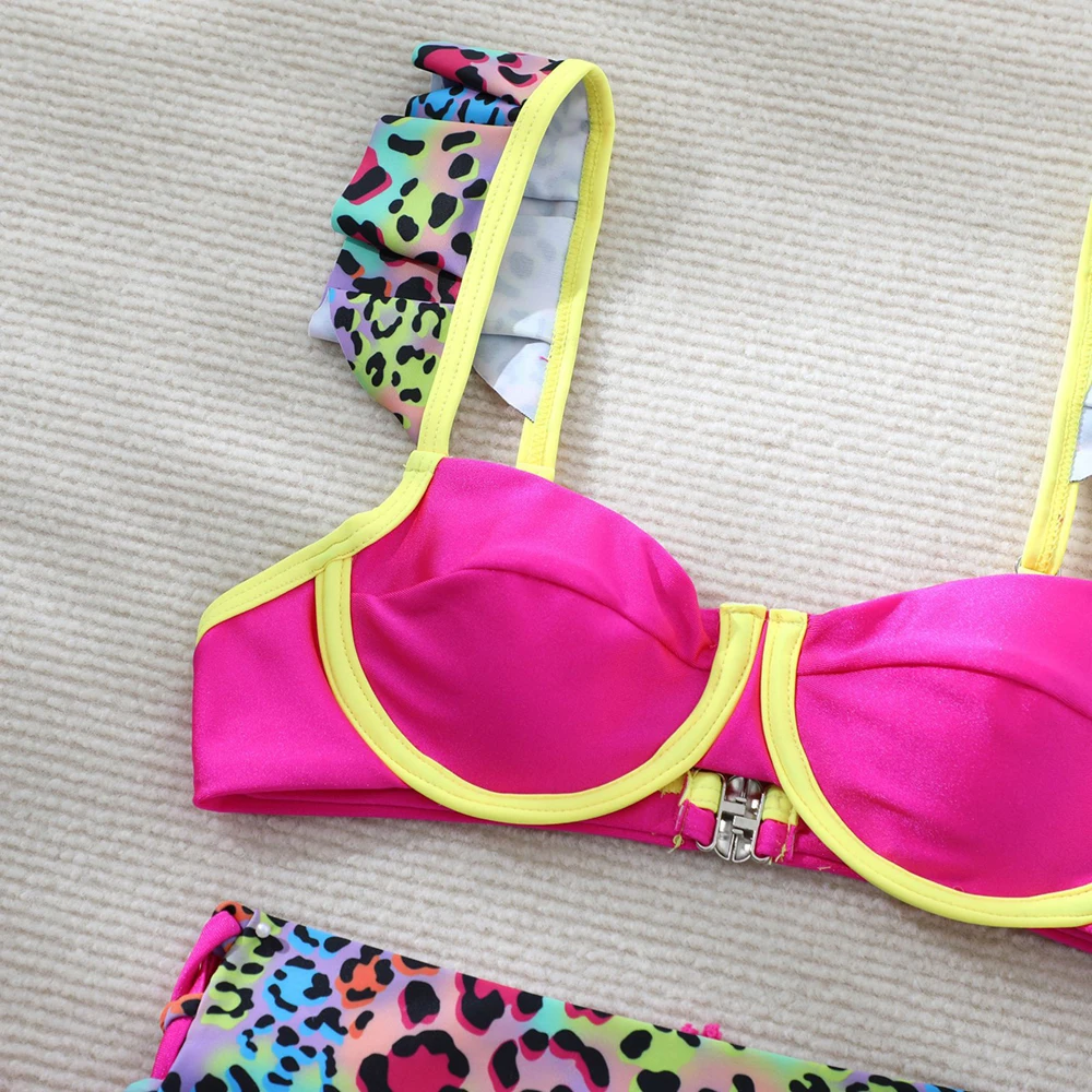 Рисунок 5 - Женский леопардовый купальник с