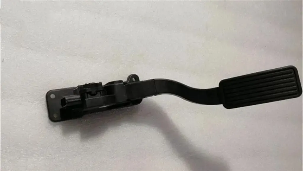 Original S12-1108010 ACCELERATOR PEDAL DR ZERO 1.0 B 51KW 5M 5P () USED SPARE PART