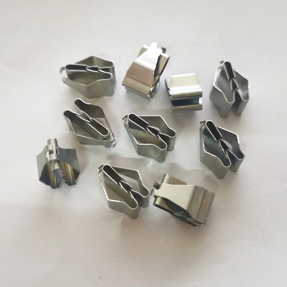100 pezzi di clip di fissaggio in metallo per rivestimento interno della porta anteriore dell'auto, clip di fissaggio in metallo per auto, clip a molla per auto, set di clip di fissaggio