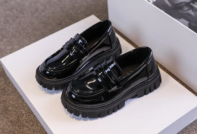2025 für Kinder, Plattform, schwarzes Lackleder, Kette, modisch, für Jungen und Mädchen, flache Schuhe, vier Jahreszeiten, elegant, 26–36, Kinderschuh – Detail 13