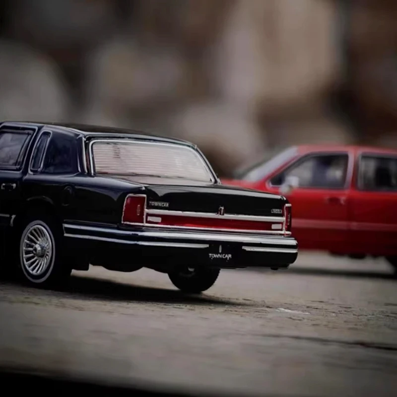 MK 1:64 스케일 1992 링컨 타운 카 합금 자동차 모델 클래식 성인 기념품 선물 정적 디스플레이