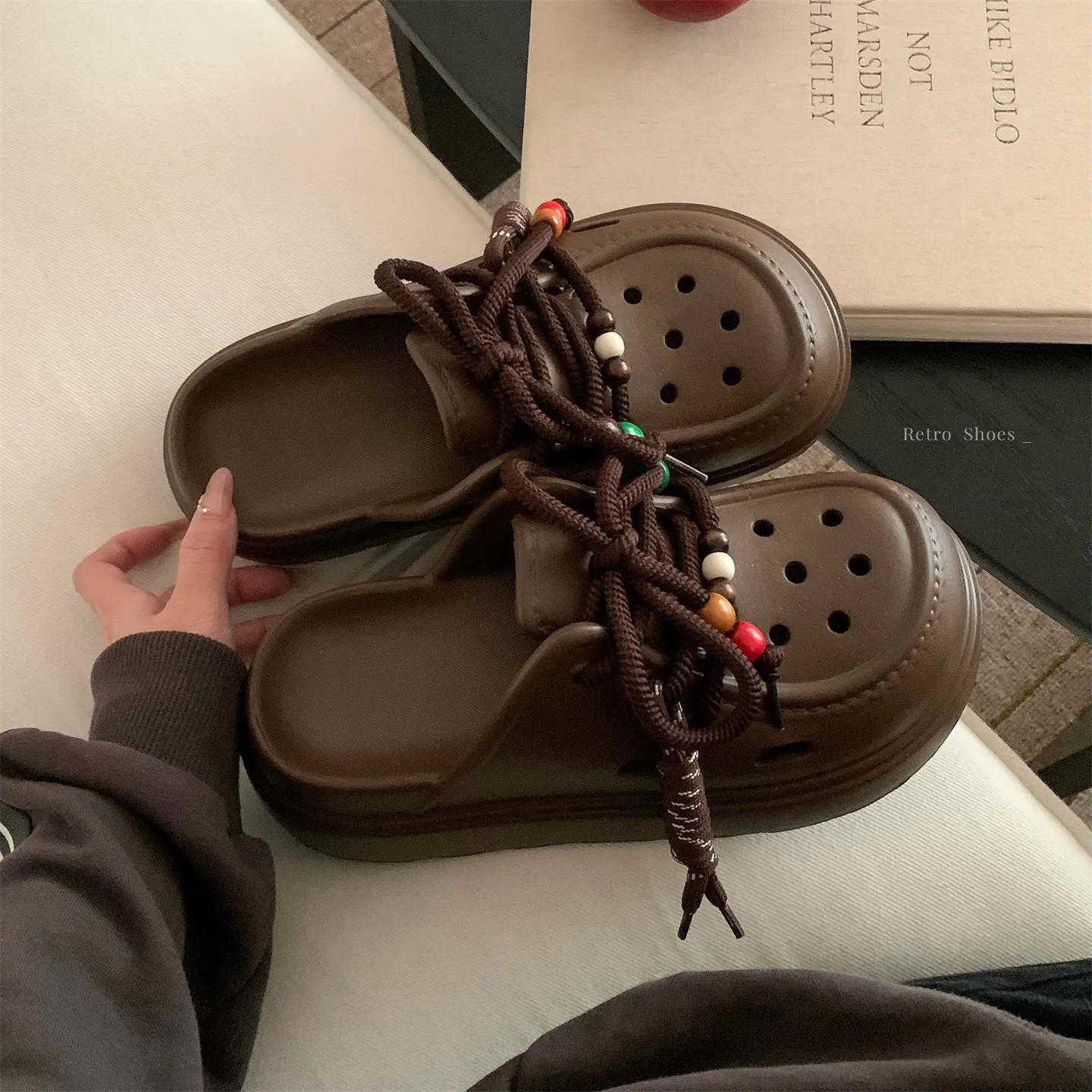 Damen Freizeit-Clogs mit Bunten Perlen und Schnürung, Frühling-Sommer Plateau-Schuhe, Indoor-Street-Slipper, Mädchen Strand-Slides – Detail 11