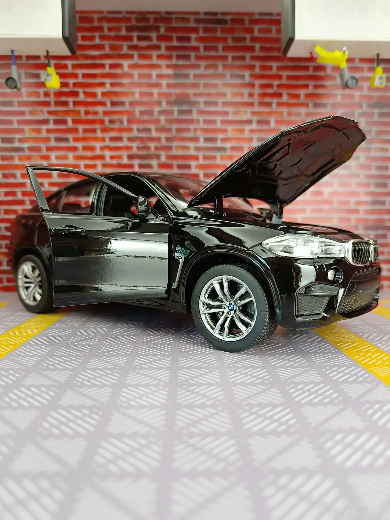 1/24 BMW X6 X6M Coupe SUV Alloy Sports Car Model Diecast Metal Toy Vehicles Car Model High Simulation Collection Childrens Gifts 2