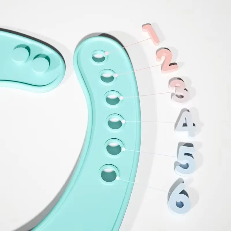 ? 방수 실리콘  턱받이 ? 여아 및 남아용 조절 가능하고 귀여운 프린트 디자인, 부드럽고 누수 방지 기능이 있는 수유용 턱받이, BPA 프리 및 세척 가능