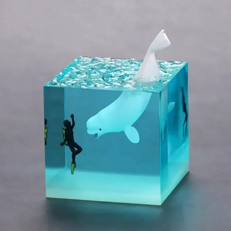 

Creative Marine Resin Whale Humpback Whale Diver Cube Ornament Home Glow-in-the-dark Nightlight Birthday Gift Ornament