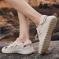 Sandales creuses en cuir faites à la main pour hommes, casquette Parker, chaussures de plage en maille, sports de plein air, loisirs, marée d'été, nouveau style, 2024 4