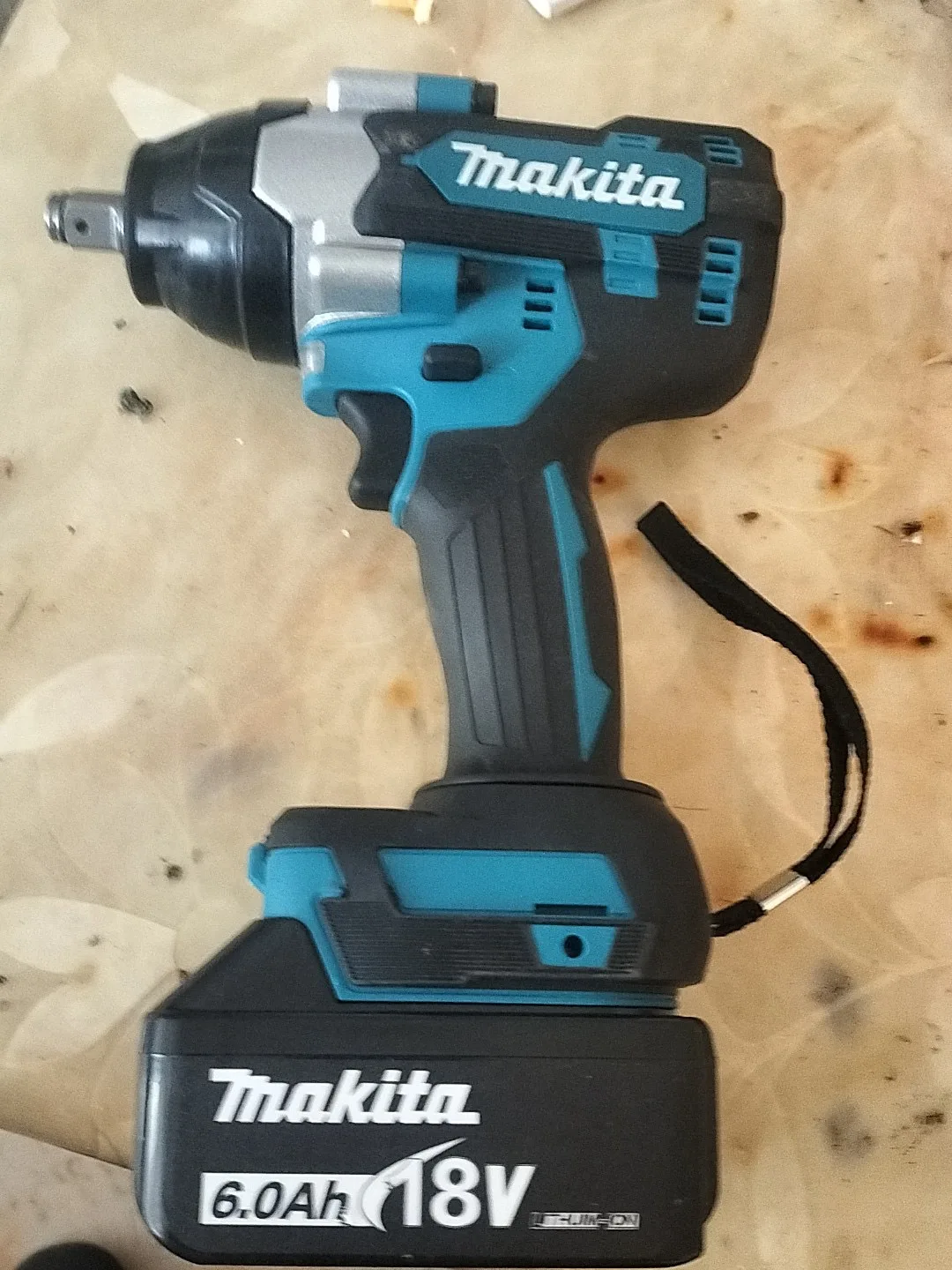 Makita DTW700 Cordless Impact Wrench Stepless Speed 18V Brushless Electric Tool (No Battery) for Heavy Duty Bolt Tightening photo review