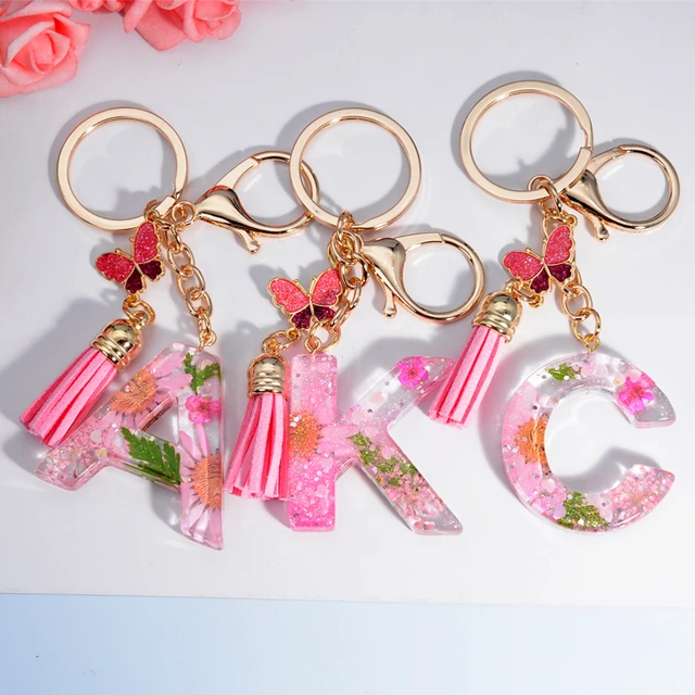 Porte-clé lettre en résine avec paillettes et rose rouges