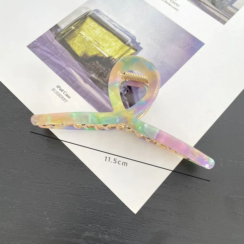 Metal Women's Hair Clips Are Suitable for Tying Hair or Casual Wear. Durable and Fashionable Daily Hair Accessories Look Good