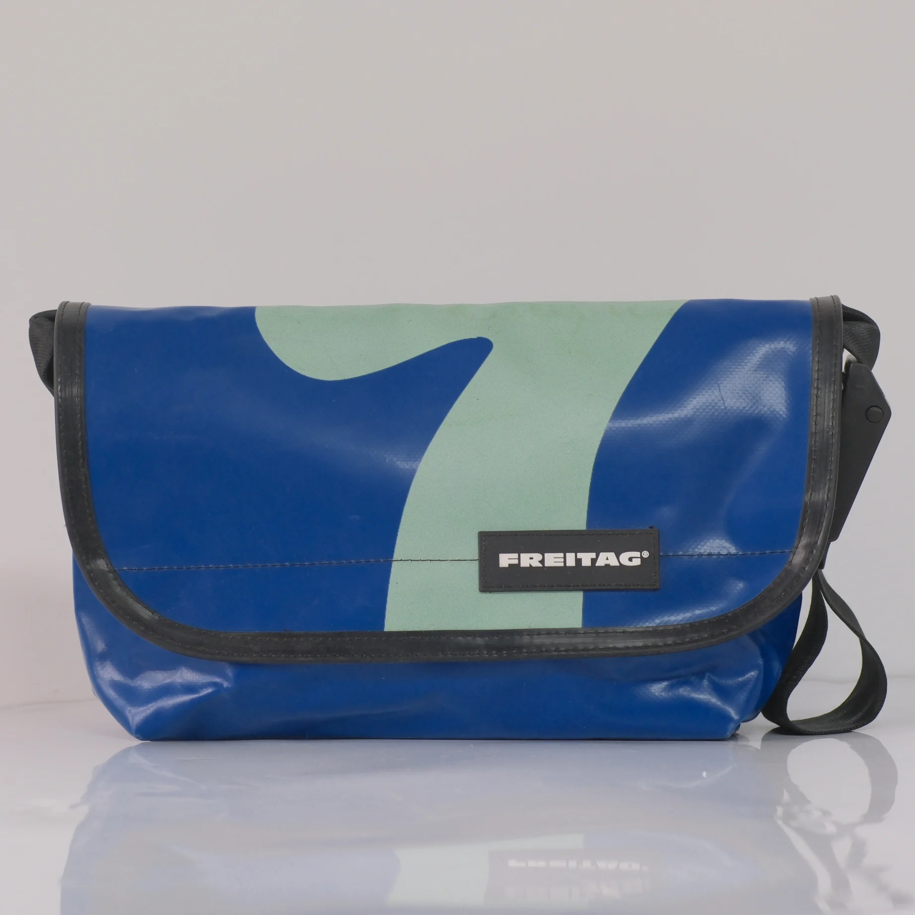 FREITAG F41 HAWAII FIVE-O Messenger Bag Single Shoulder Bag Crossbody Bag Swiss Cycling Eco-Friendly Bag