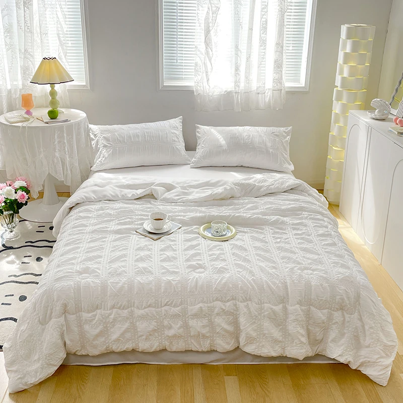 

White Seersucker Quilt Solid Color Washed Nicely Soft Bedspread Modern Stylish Quilt for All Season Lightweight Textured Bedding