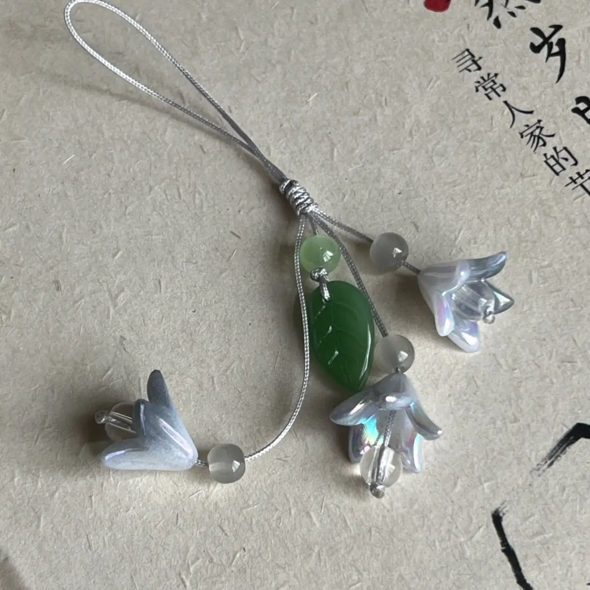 아크릴 백합 휴대폰 펜던트 귀여운 참 장식 핸드메이드 DIY 케이스 아이폰 16 미니 액세서리 한국 카와이 오리지널 키체인