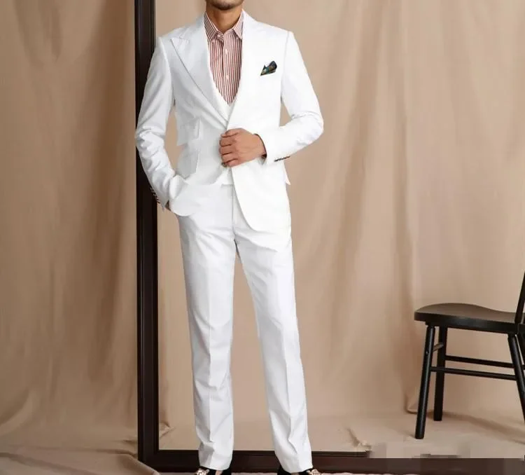 Handsome Groomsmen Peak Lapel Groom Tuxedos Mens Wedding Dress Man Jacket Blazer Prom Dinner 3 Piece Suit(Jacket+Pants+Vest)