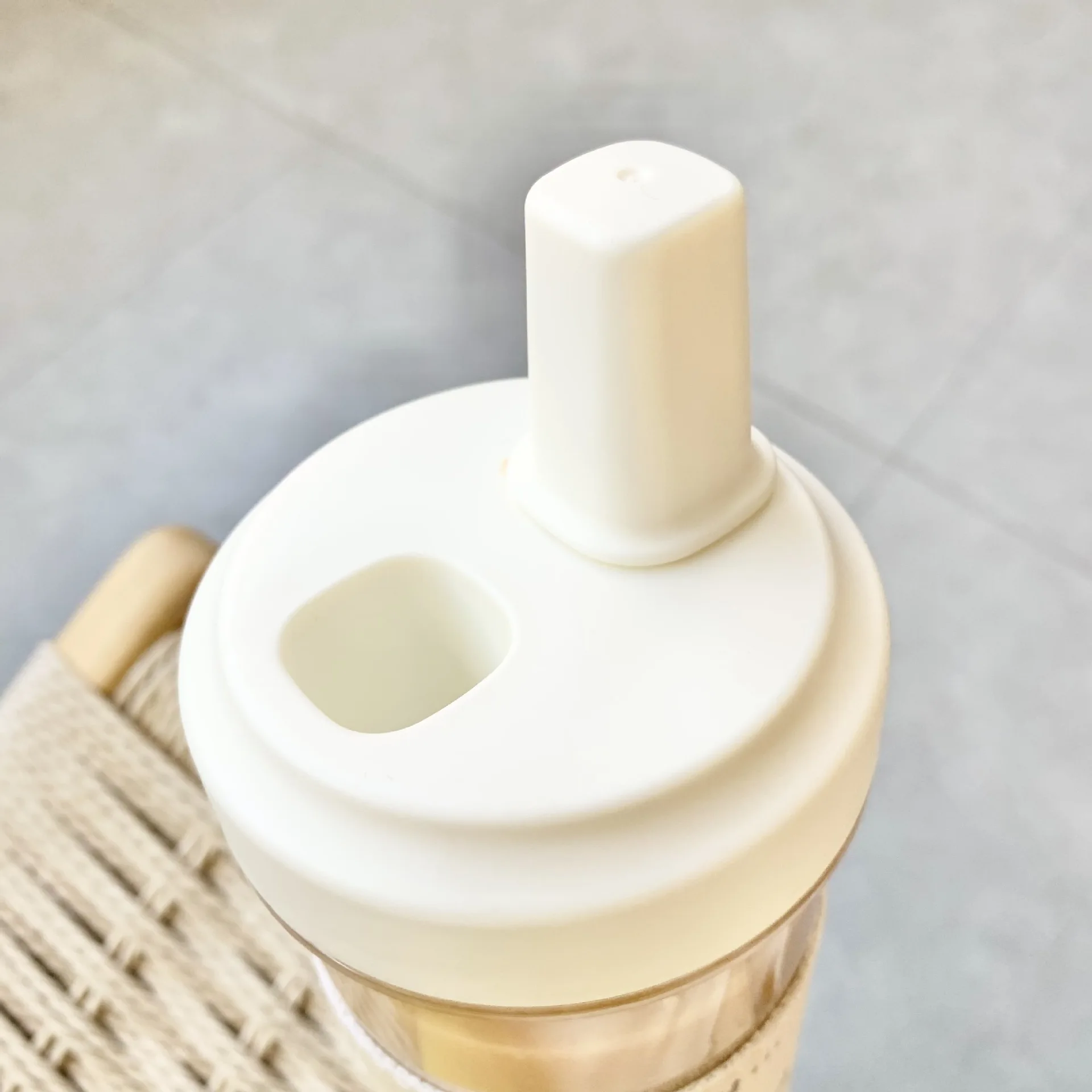Description Picture 5 of item500/850ML Cartoon Bear Water Bottle Large Capacity Plastic Drinking Cups Juice Milk Tea Coffee Straw Cups for Students