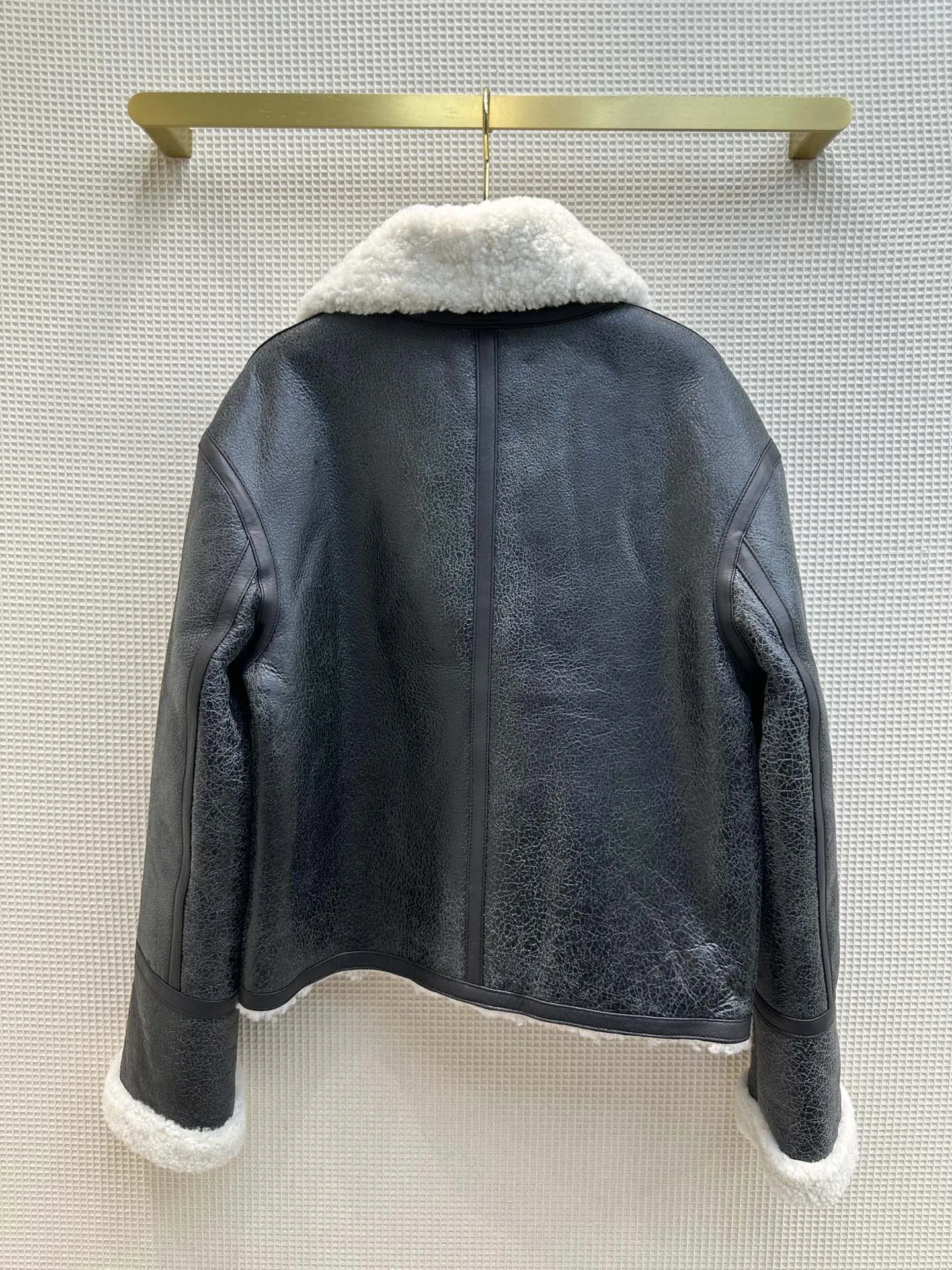 Рисунок 2 - Куртка из овечьей шерсти с отложным воротником