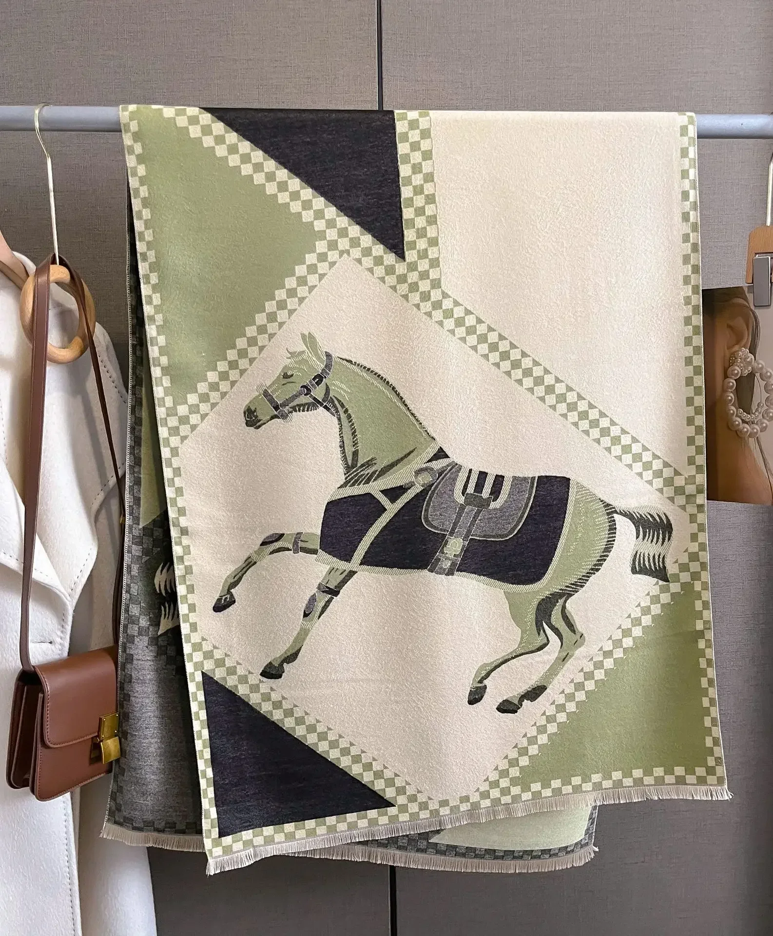 2024Horse Print Cashmere Winter Poncho Scarf Women Luxury Design Warm Shawl Thick Warp Blanket Bufanda Tassel Casual Accessories