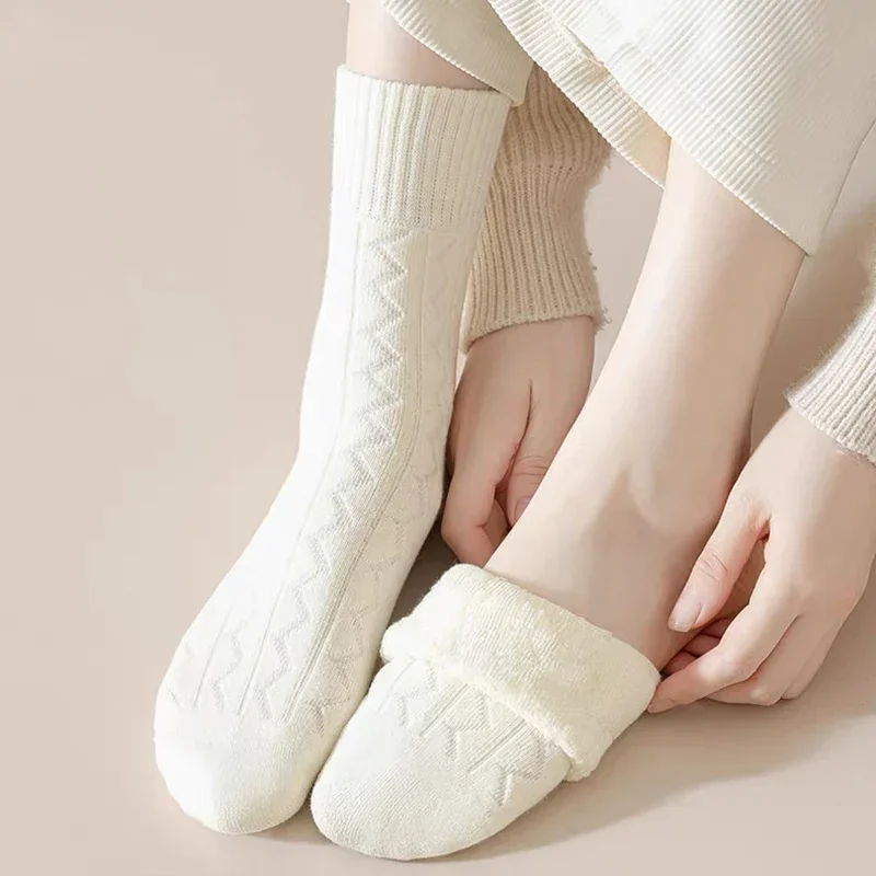 Рисунок 3 - Носки женские плюшевые с мультяшной вышивкой