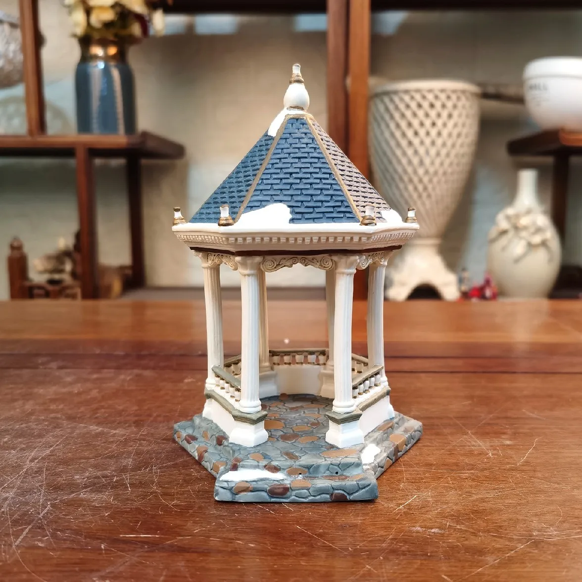 

Home Decor Lemax Creative European Building Figures House Model Figurine with Lamp Home Furnishing Living Room Ornaments Gifts