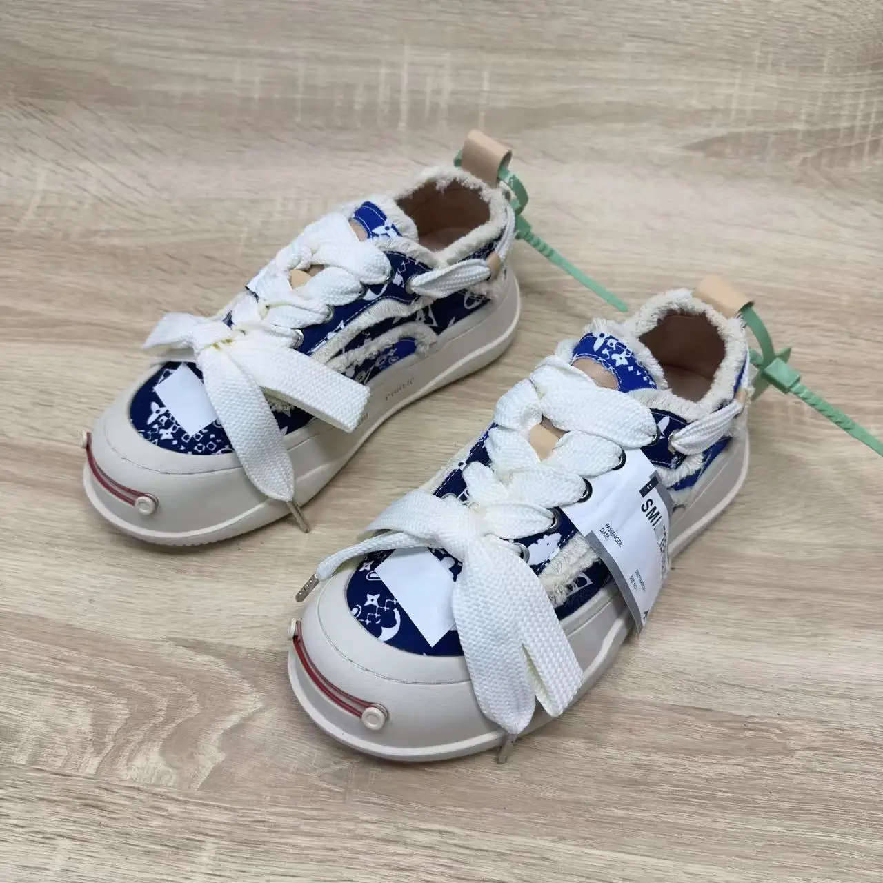 

Korean Shoes All-Match Mixed Colors Clogs Platform Casual Female Sneakers Round Toe 2023 Cross New Creepers Lace-Up Rubber Fabri