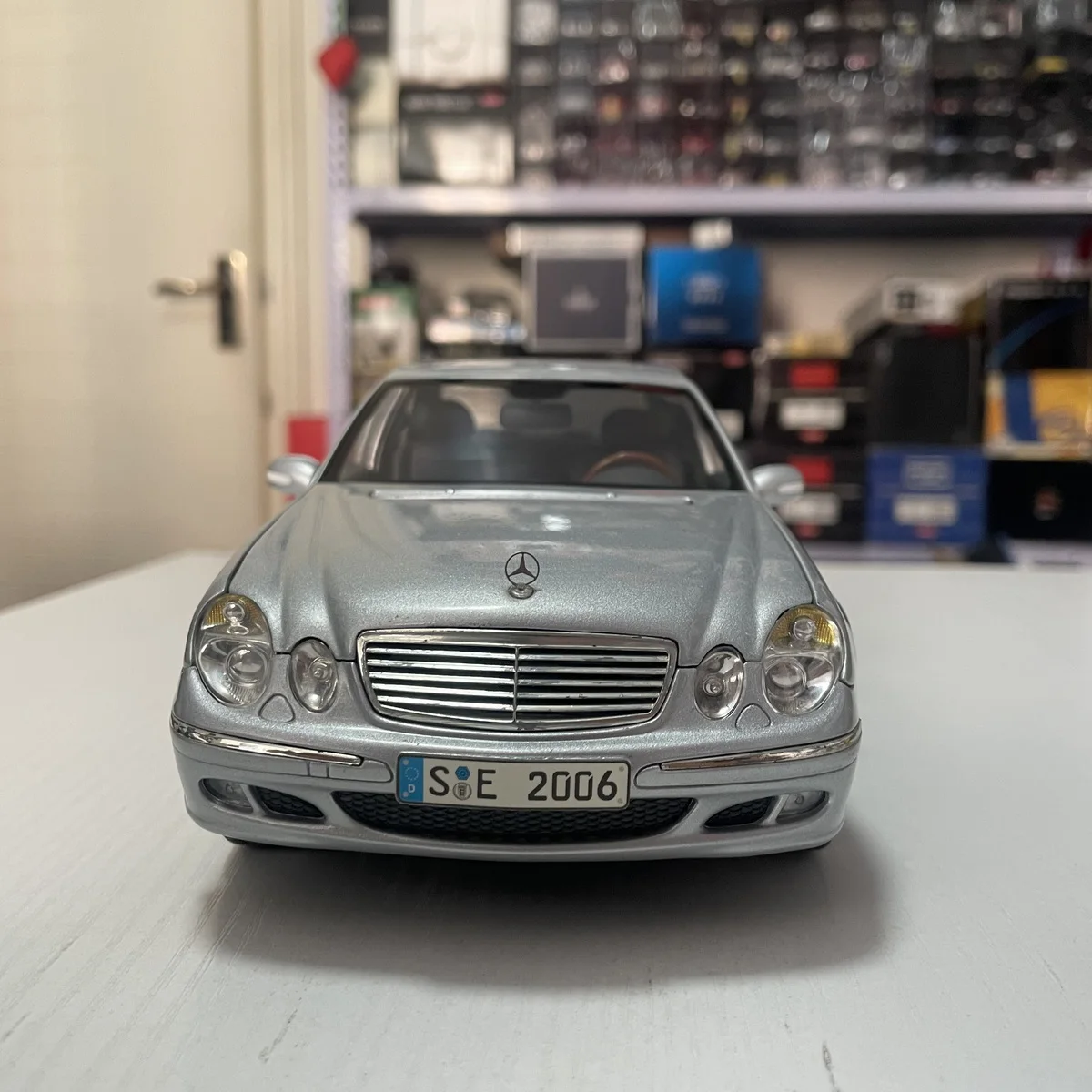 Kyosho Die-casting 1:18 Scale BENZ E-Class W211 E280 Sedan