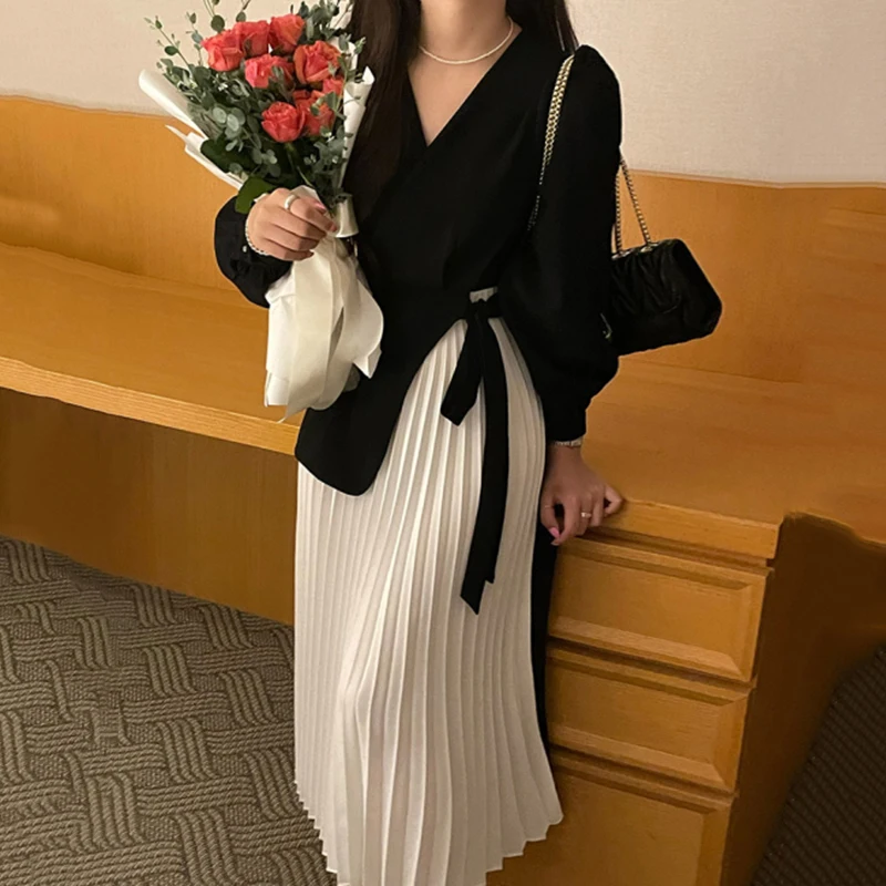 

Casual V-neck Slim Waist Belted Female Dress 2021 Spring Elegant Full Sleeve Women Pleated Ladies Midi Dress