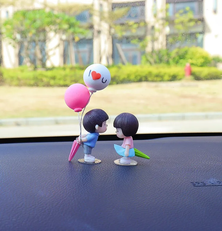 Kaufe Anime Paare Für Auto Ornament Modell Nette Kuss Ballon Figur
