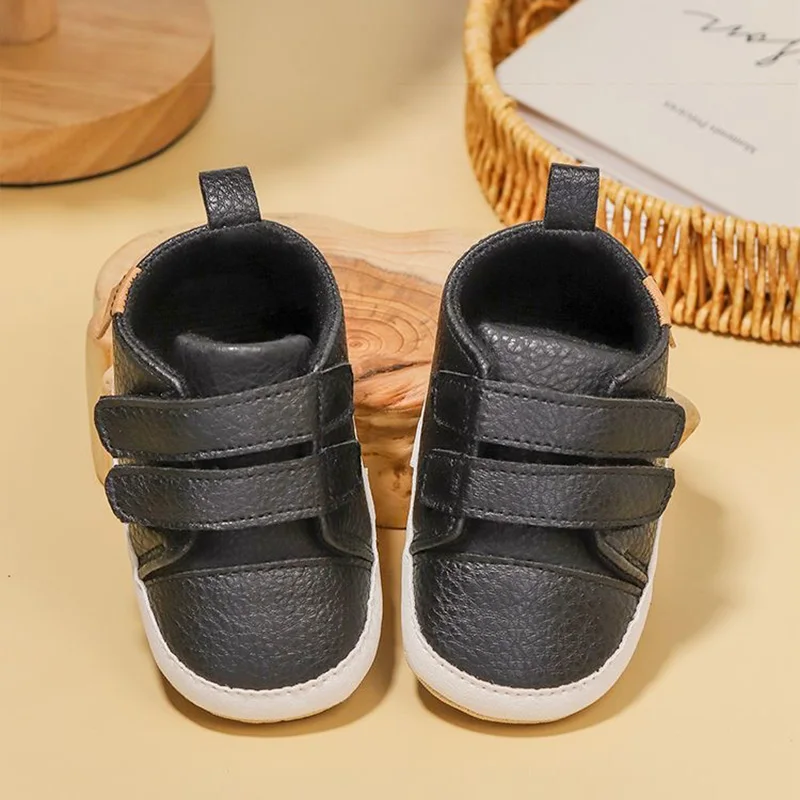Sneakers Shoes A Pair of Classic Soft Comfortable Rubber Soled Anti Slip Baby Sports