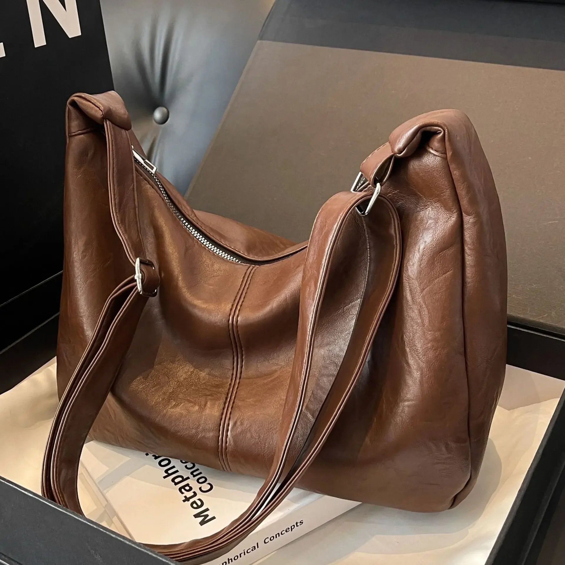 

Commuter Bag Women's Bag 2023 New Trendy and Fashionable Korean One Shoulder ToteVersatile Large Capacity Underarm Bag