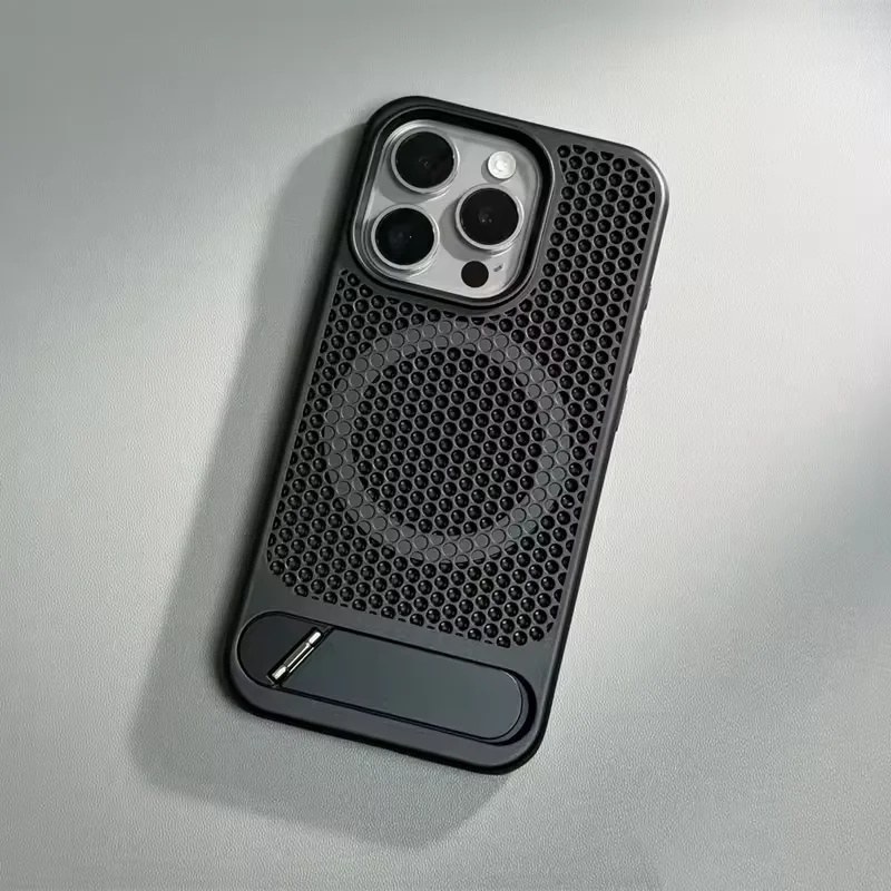 Magnetic Cooling Phone Case with Heat Dissipation and Matte Shockproof Design
