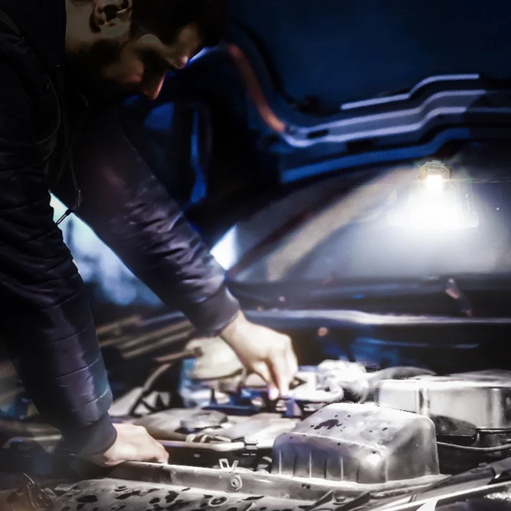 Lampada da ispezione resistente all'acqua dimostrata sott'acqua