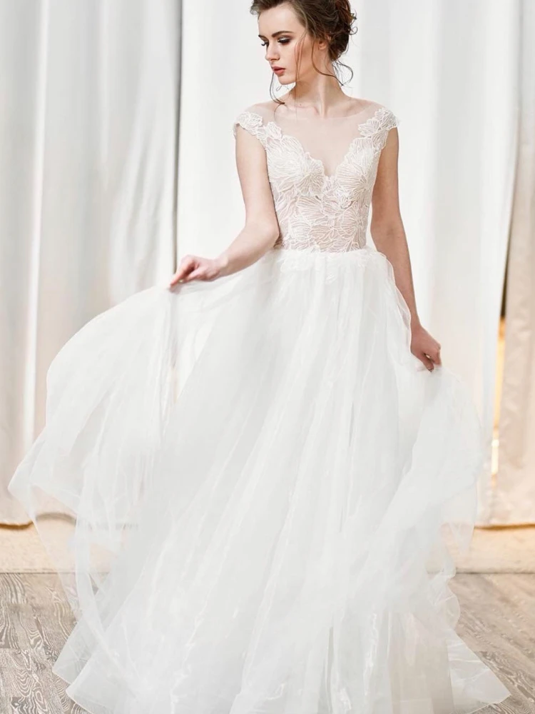 

Sheer Lace Boho Wedding Dress with Cap Sleeve Sexy Appliques Illusion Bodice Pleated Tulle Sweep Train Bridal Gowns with Buttons