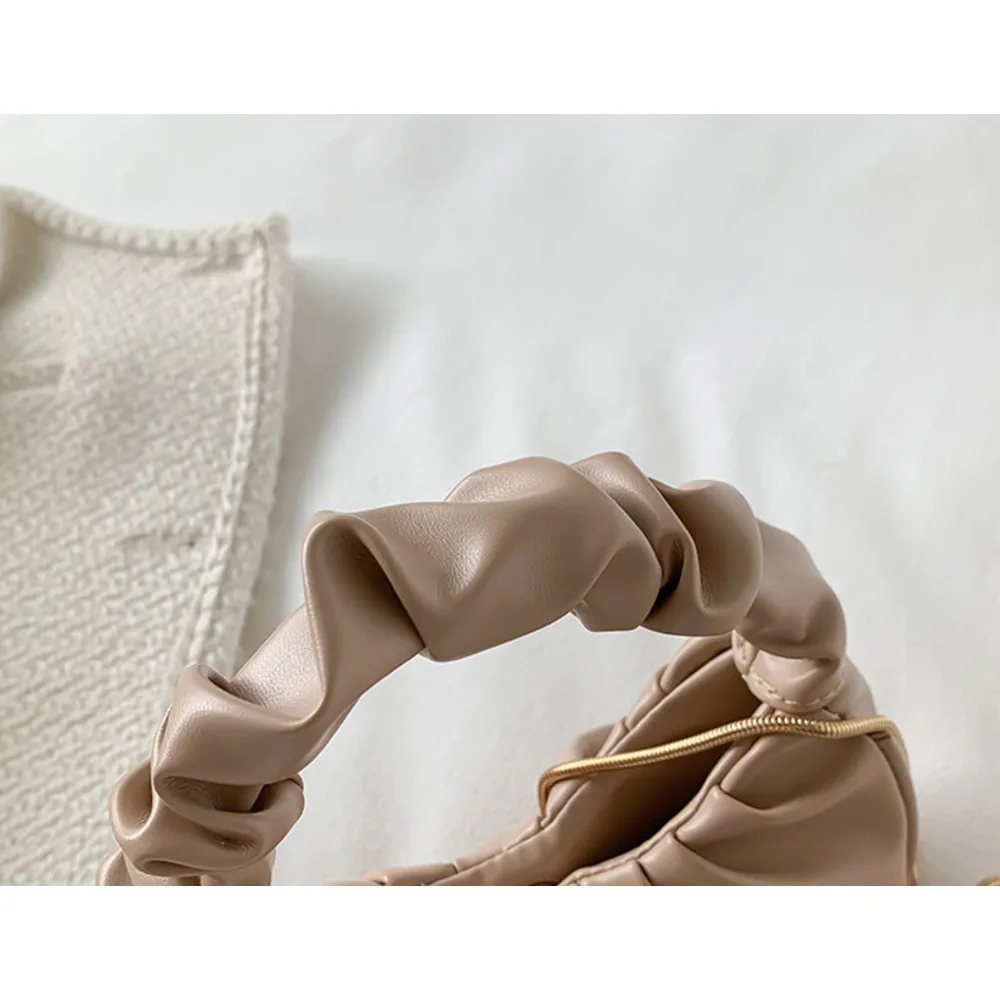 2024 Estate Nuovo Trendy Internet Rosso Versatile Monospalla Sottobraccio Alla Moda Portatile Semplice Piegato Borsa Nuvola_voghion.com