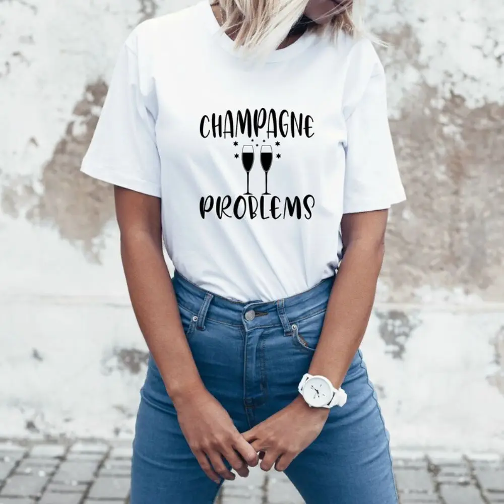 Рисунок 4 - Футболка с бутылкой шампанского