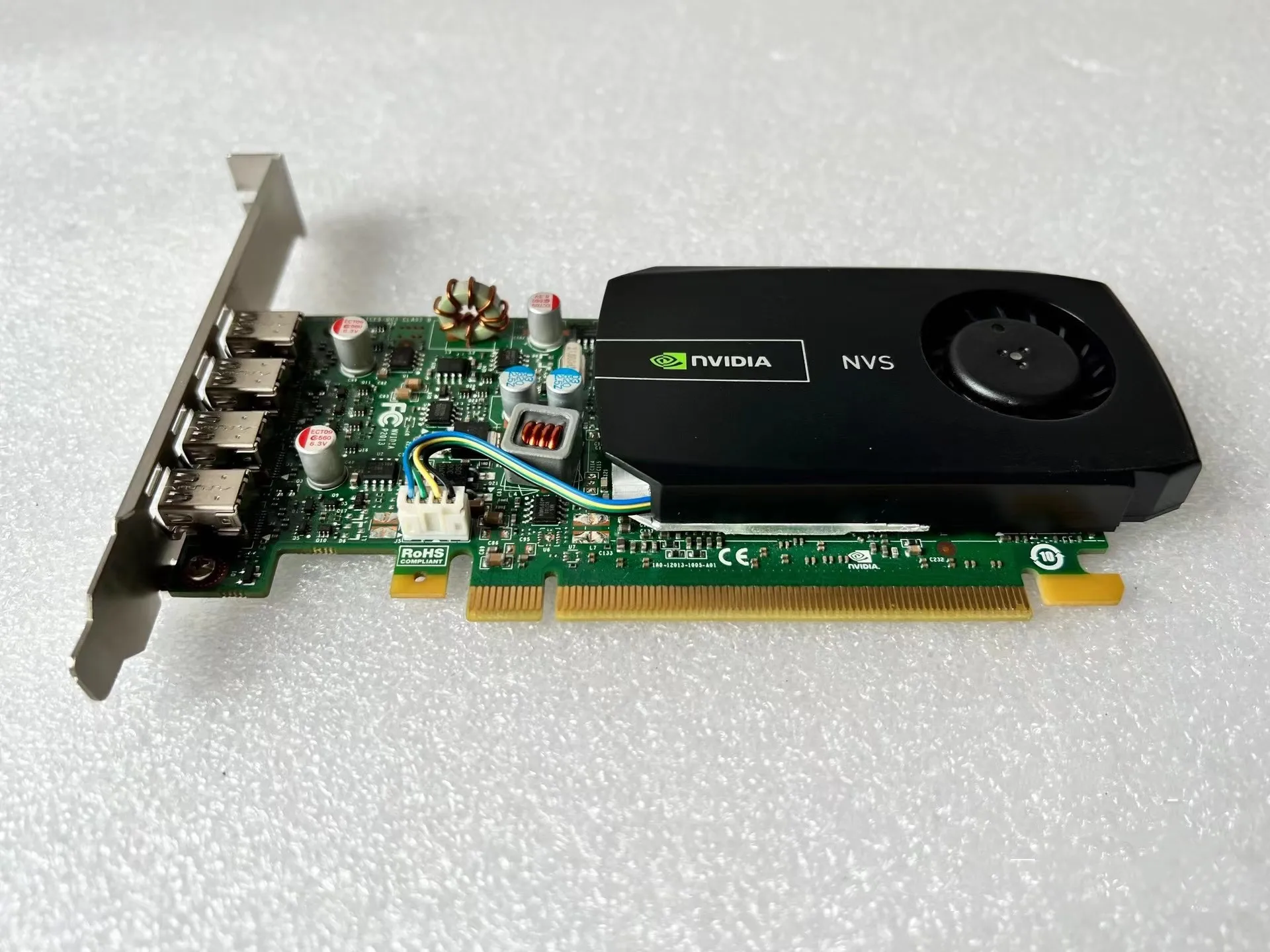 

Бывшая в употреблении Видеокарта NVIDIA Quadro NVS510 2 Гб GDDR3 PCI-E Mini DisplayPort