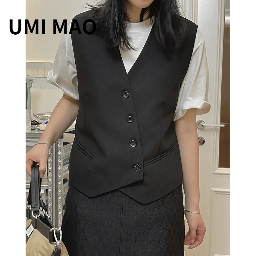 

UMI MAO Dark Spring New Korean Fashionable Retro Diagonal Placket Loose Profile Short Sleeveless Casual Blazers Vest Female Y2K