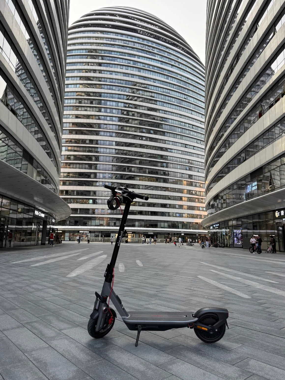 سكوتر كهربائي متعدد الوظائف قابل للطي