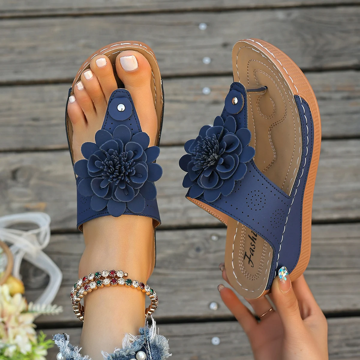 Retro Flower Decor Platform Slippers Women 2025 Summer Clip Toe Wedge Sandals Woman Plus Size 43 Light Thick Bottom Beach Shoes
