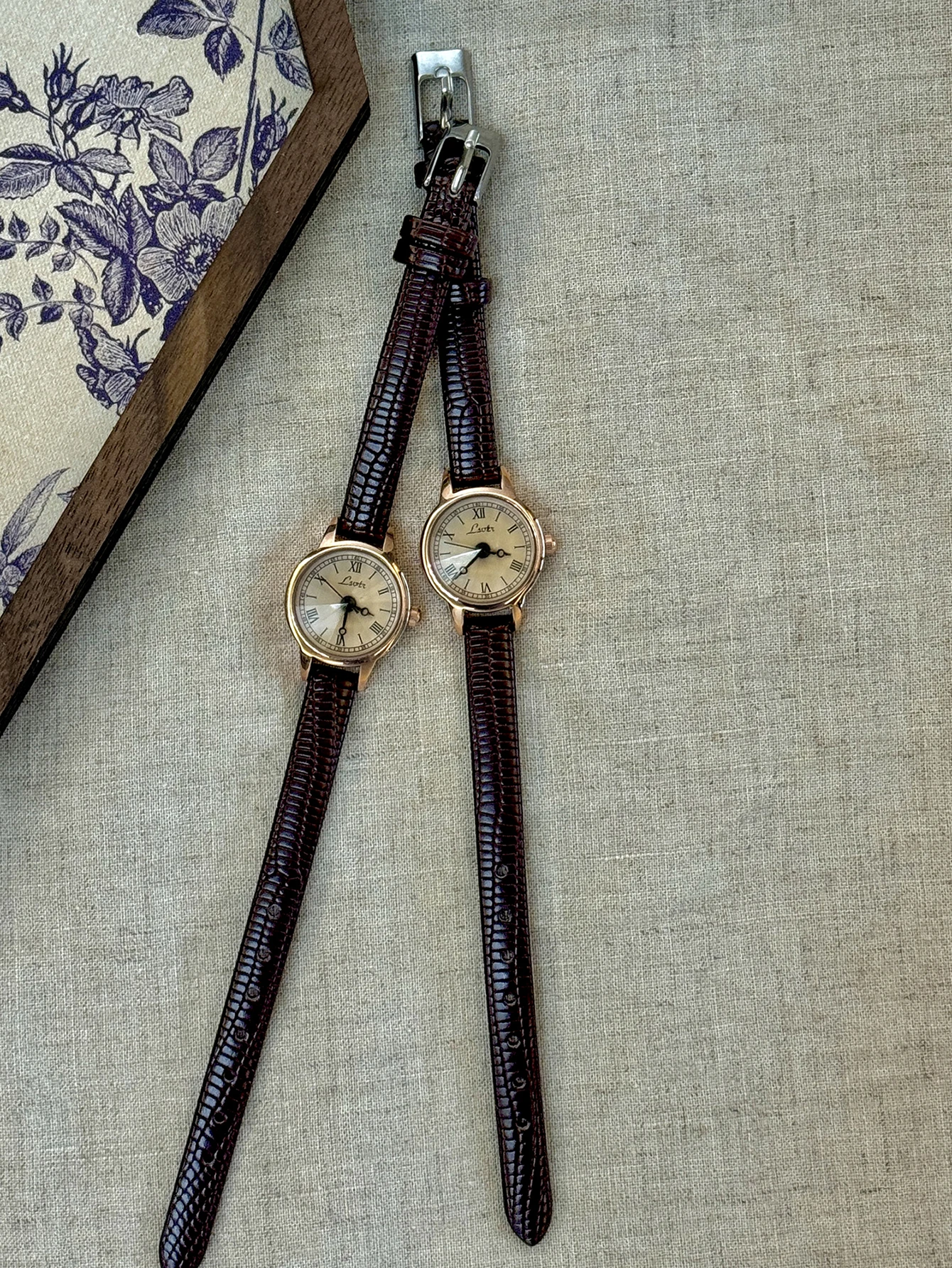Vintage-Style Coffee Leather Strap Women's Watch with Delicate Round Dial