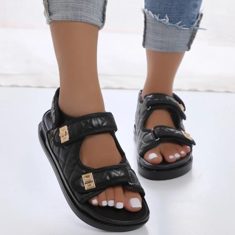 

Trends Sandals Summer 2023 New Flat British Wind Sewing Thread Thick-soled Casual Roman Fragrance Designer Women's Sandals