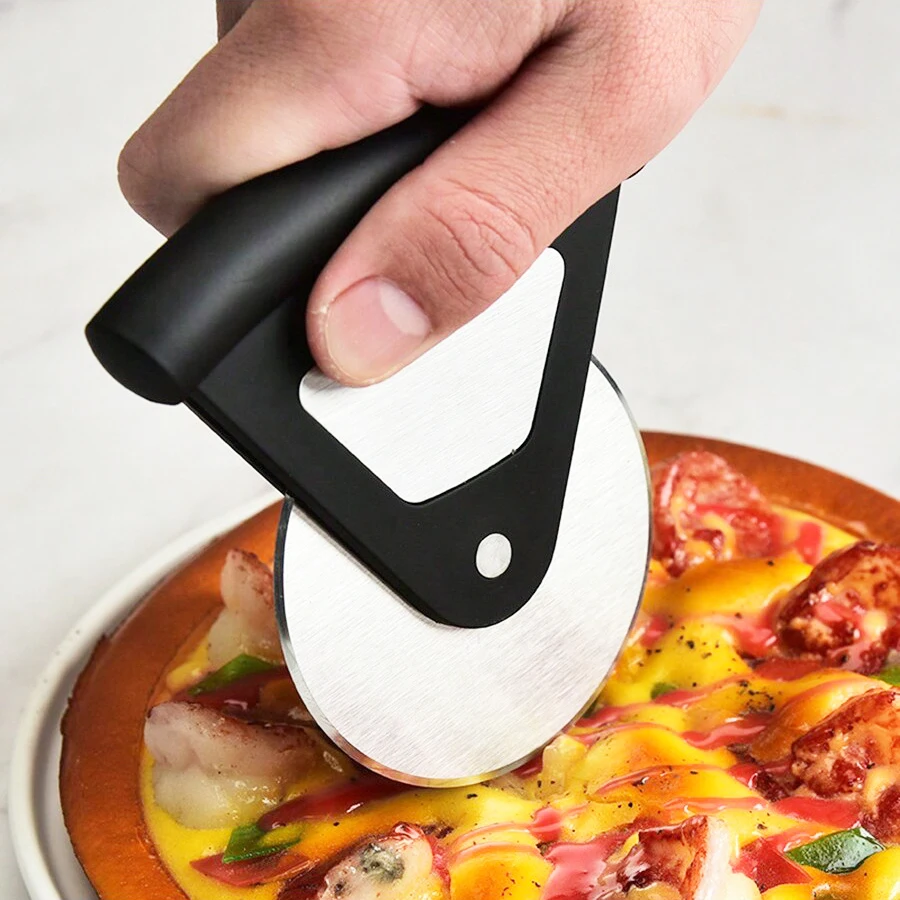 Stainless steel pizza cutter Creative circular arc handle pizza cutter Pizza cake cutter Multi-functional kitchen baking tool Kitchen