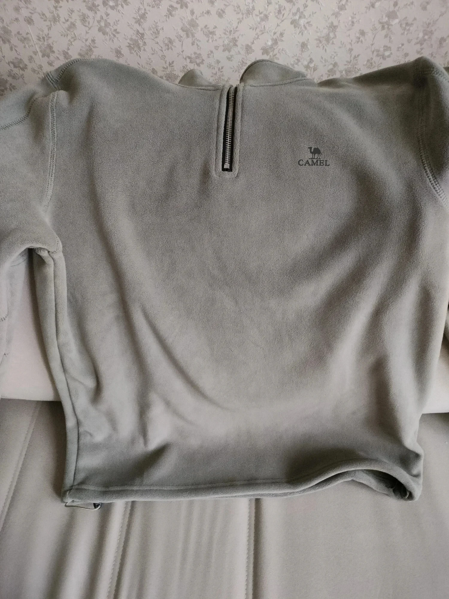 Embroidered CAMEL Thickened Warm Woolen Sweater for Autumn and Winter Men's Sportswear, Zippered Collar Pullover, Windproof Jack