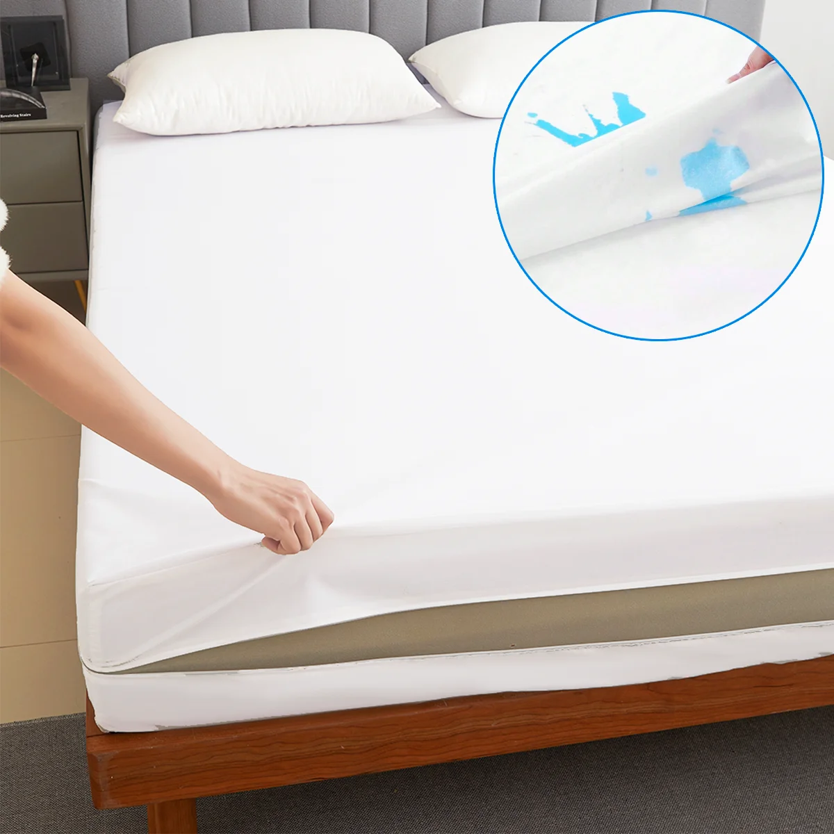 Waterproof Mattress Protector with Zipper Soft & Breathable Noiseless Mattress Cover for Single or Double Bed, Queen/King Size