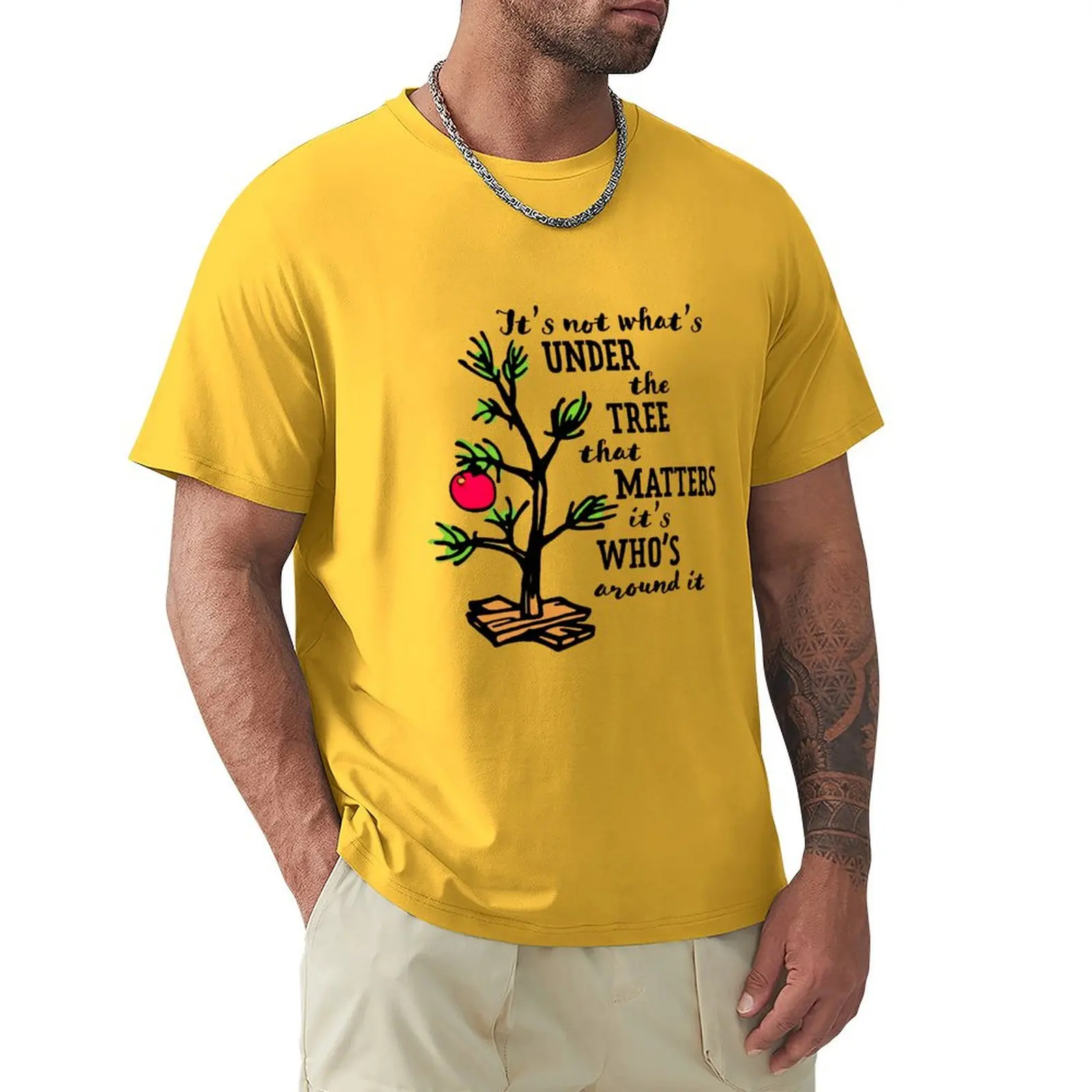 No es lo que hay debajo del árbol Camiseta navideña Charlie x mas Brown, Charlie x mas Brown No es lo que hay debajo del árbol Camiseta navideña Charlie x mas Brown