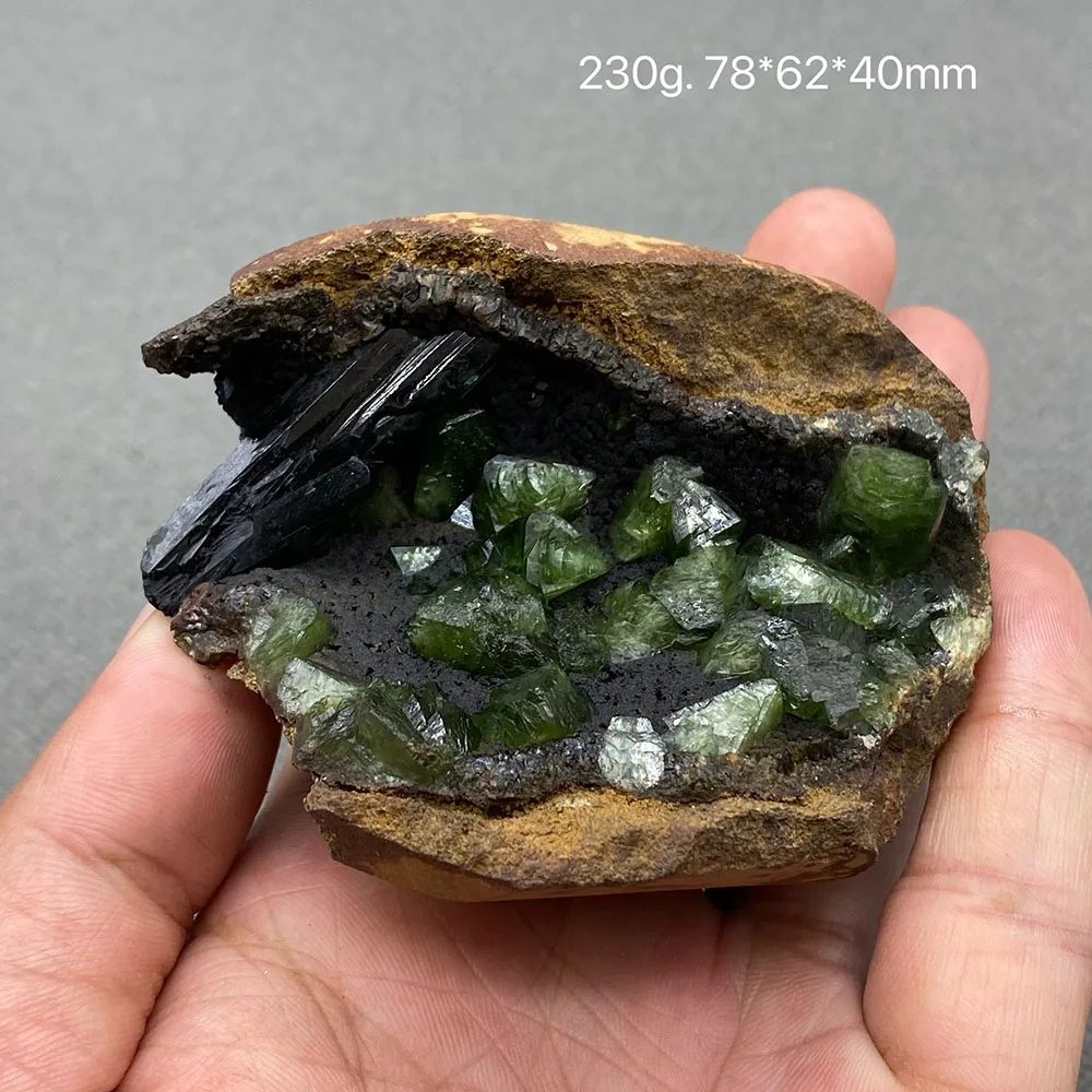 

100% Natural rare big crystal Ludlamite mineral specimen stones and crystals quartz gemstones