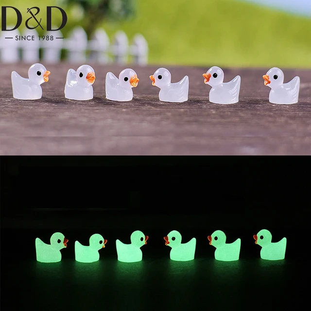 100pcs Glow in Dark Ducks Ornaments, Mini Resin Ducks for Party Decoration, Glow in The Dark Duck Figures, Tiny Ducks for DIY Micro Landscape Fairy