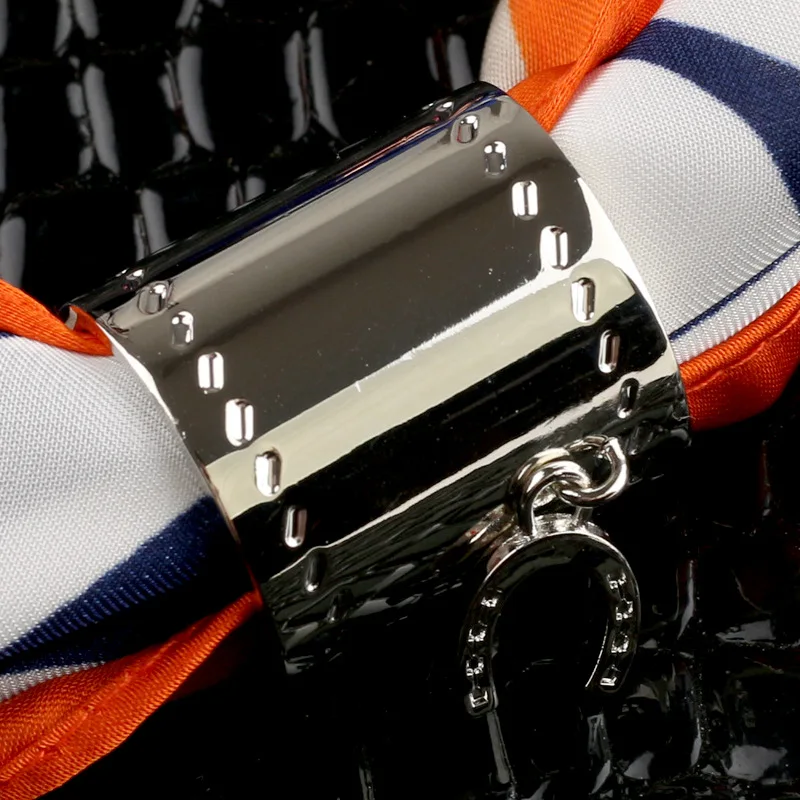 Рисунок 2 - Женский роскошный золотой шарф