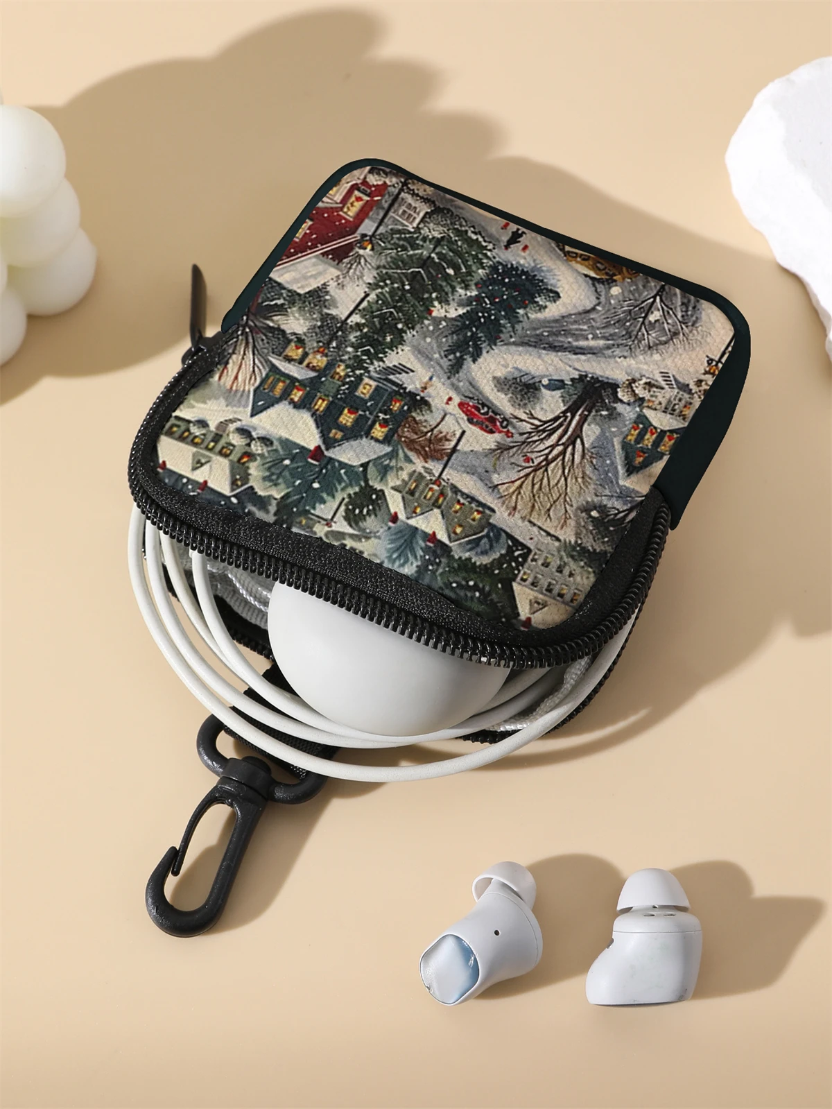 Large capacity coin wallets, digital printed coin wallets, and storage bags are ideal choices for gifts