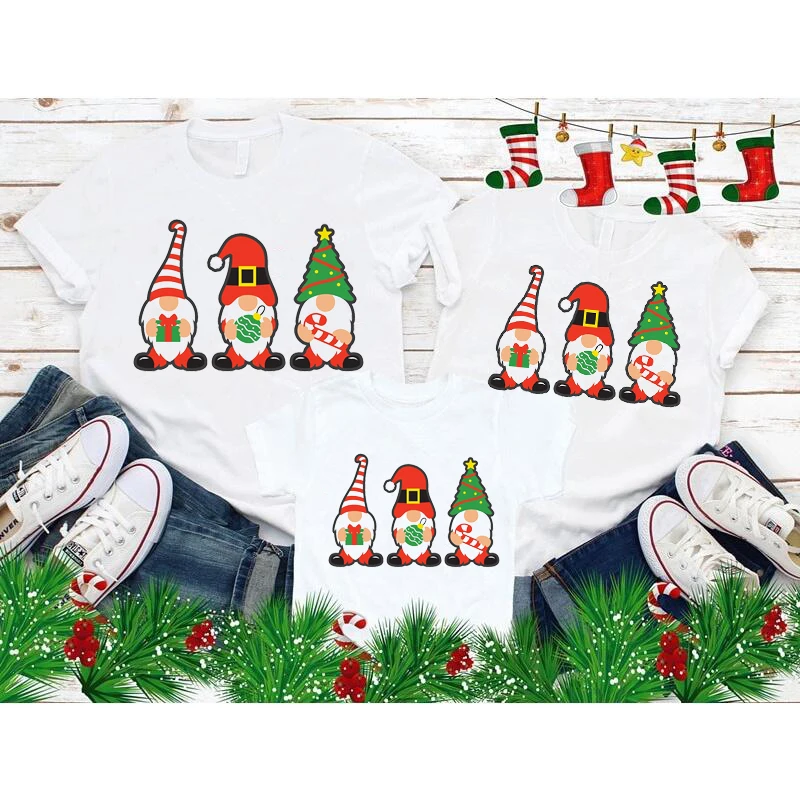 Bonitas camisetas con estampado de gnomos navideños de dibujos animados a juego para toda la familia, camisetas para hombres, mujeres y niños, camisetas básicas, divertidos conjuntos navideños para to